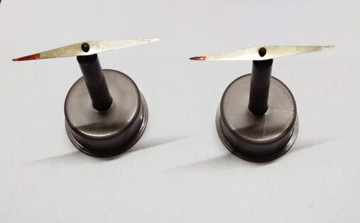 Dwij magnetic needle for experiments on magnetism 